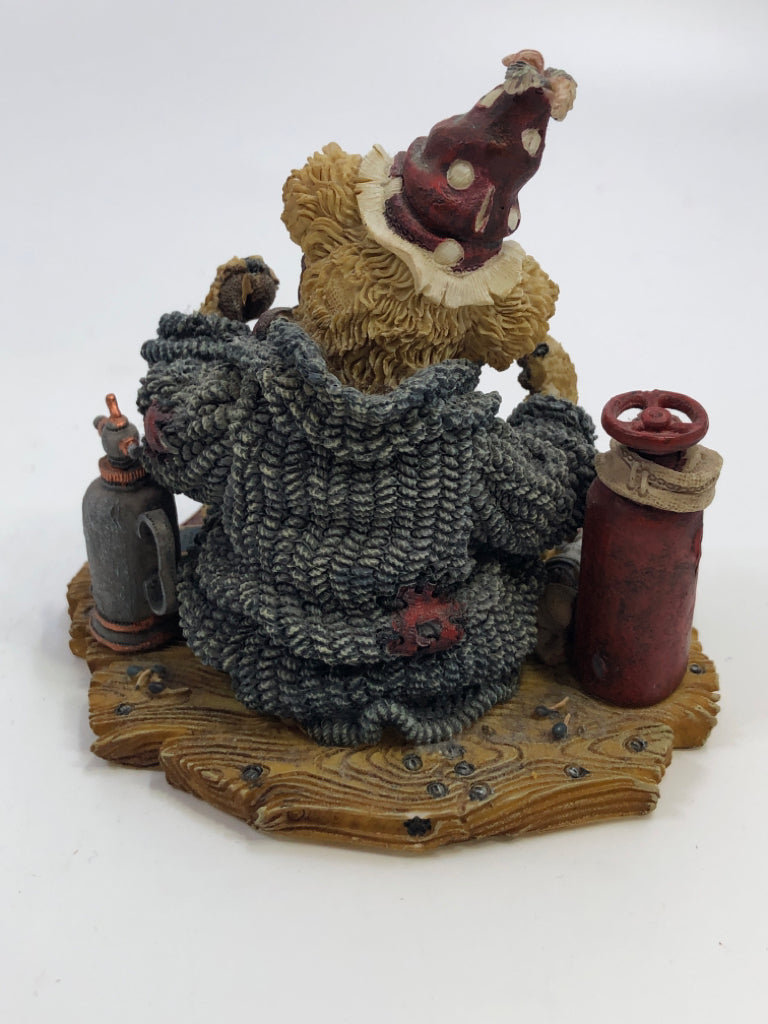 HAPPY BIRTHDAY OLD BEAR BOYDS FIGURINE THE BEARSTONE COLLECTION.