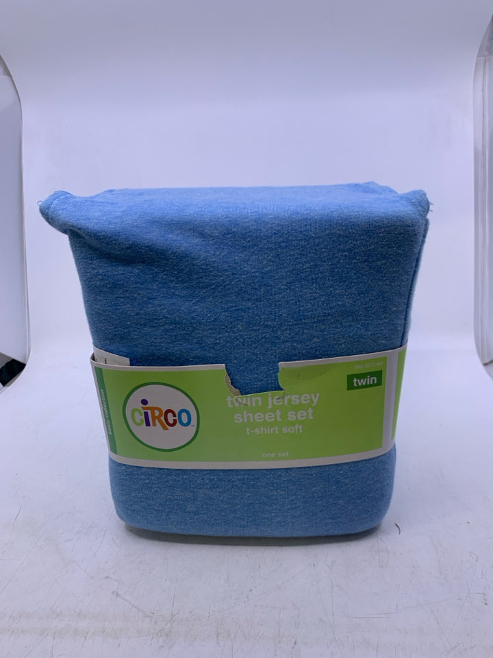 LIGHT BLUE JERSEY SHEET SET.