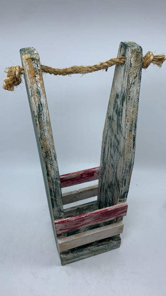 RUSTIC WOOD WINE BOTTLE HOLDER.