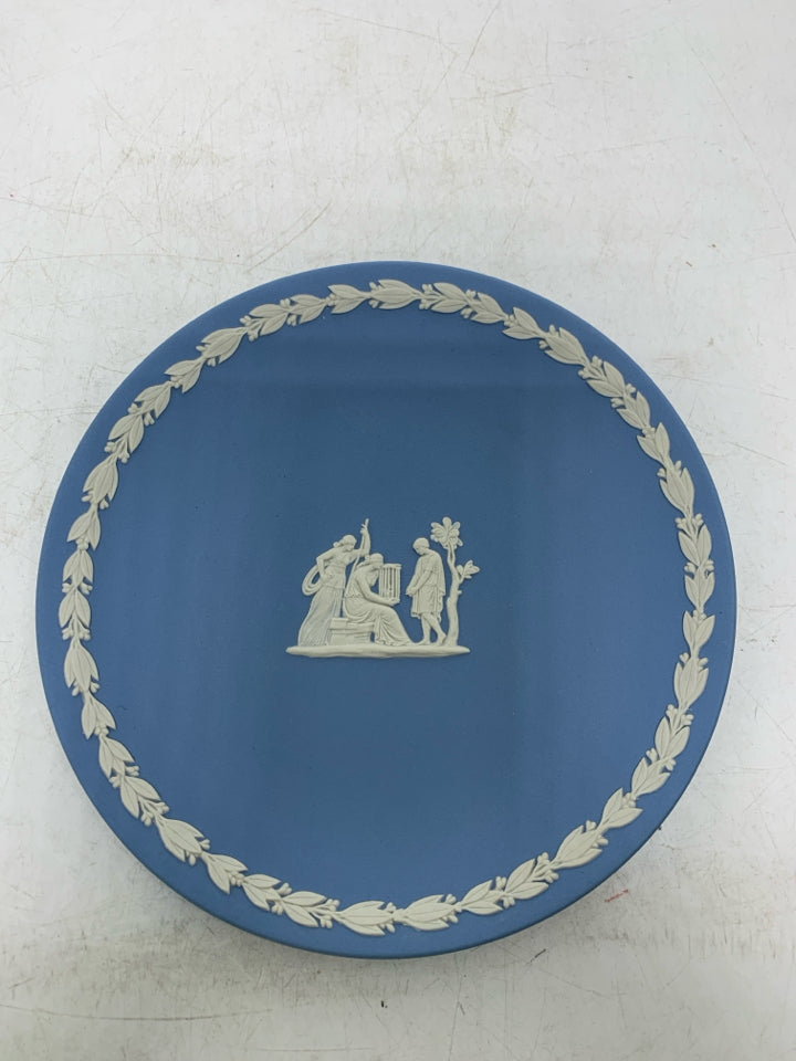 VTG JASPERWARE PLATE W/ WOMAN SITTING HOLDING HARP.