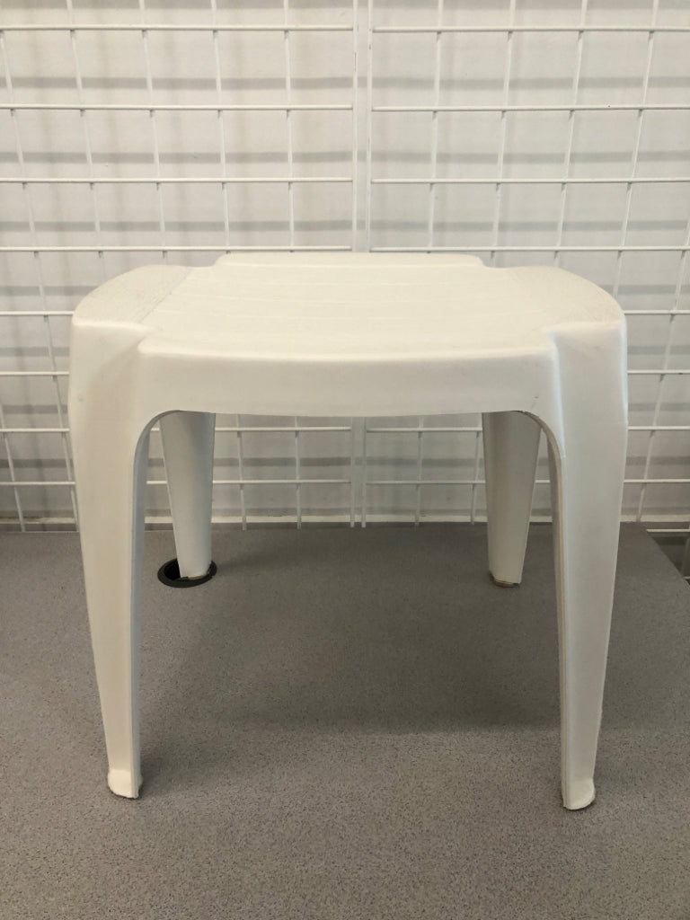 WHITE PLASTIC TEXTURED STOOL.