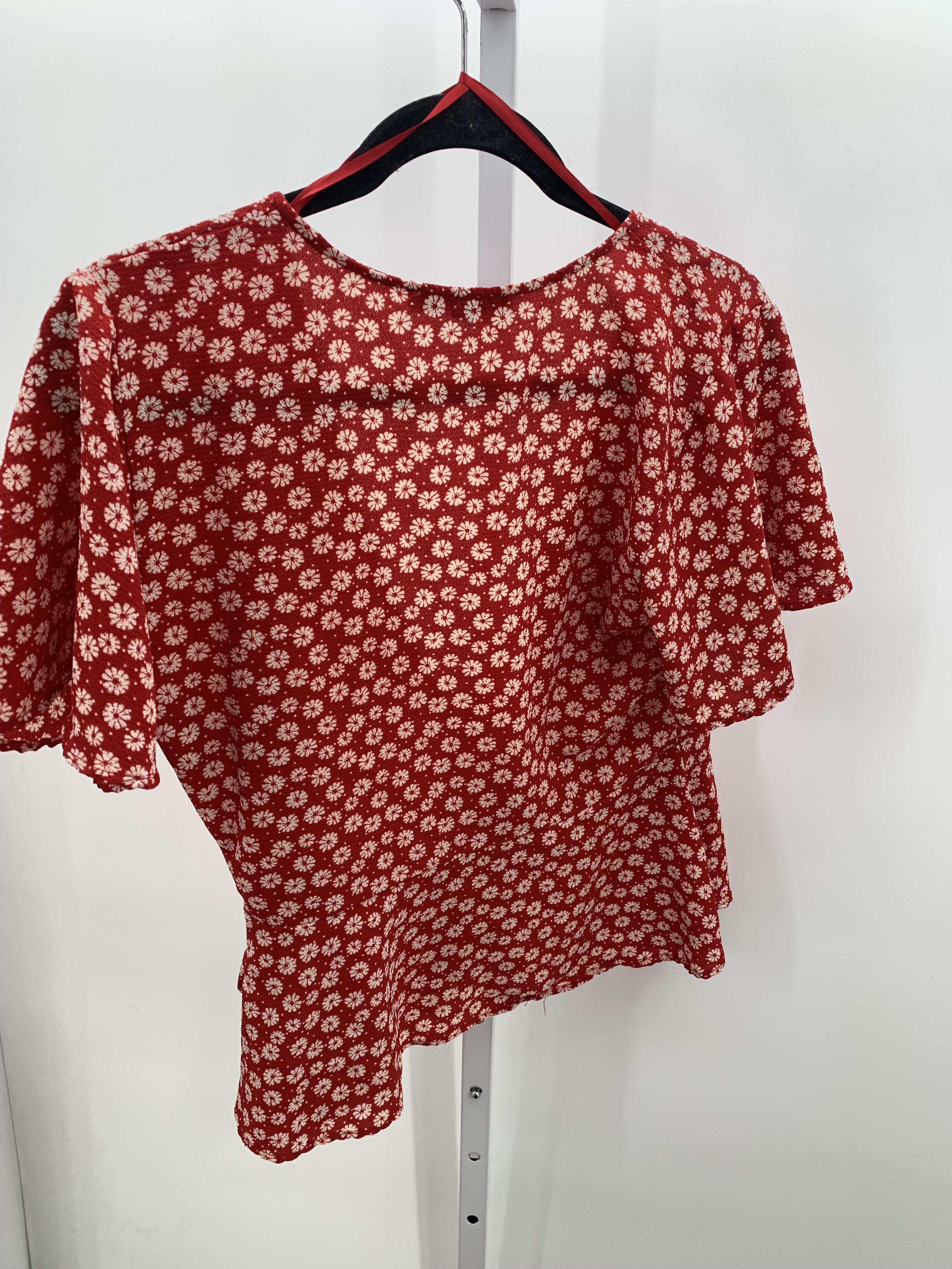 One Clothing Size Medium Juniors Short Sleeve Shirt