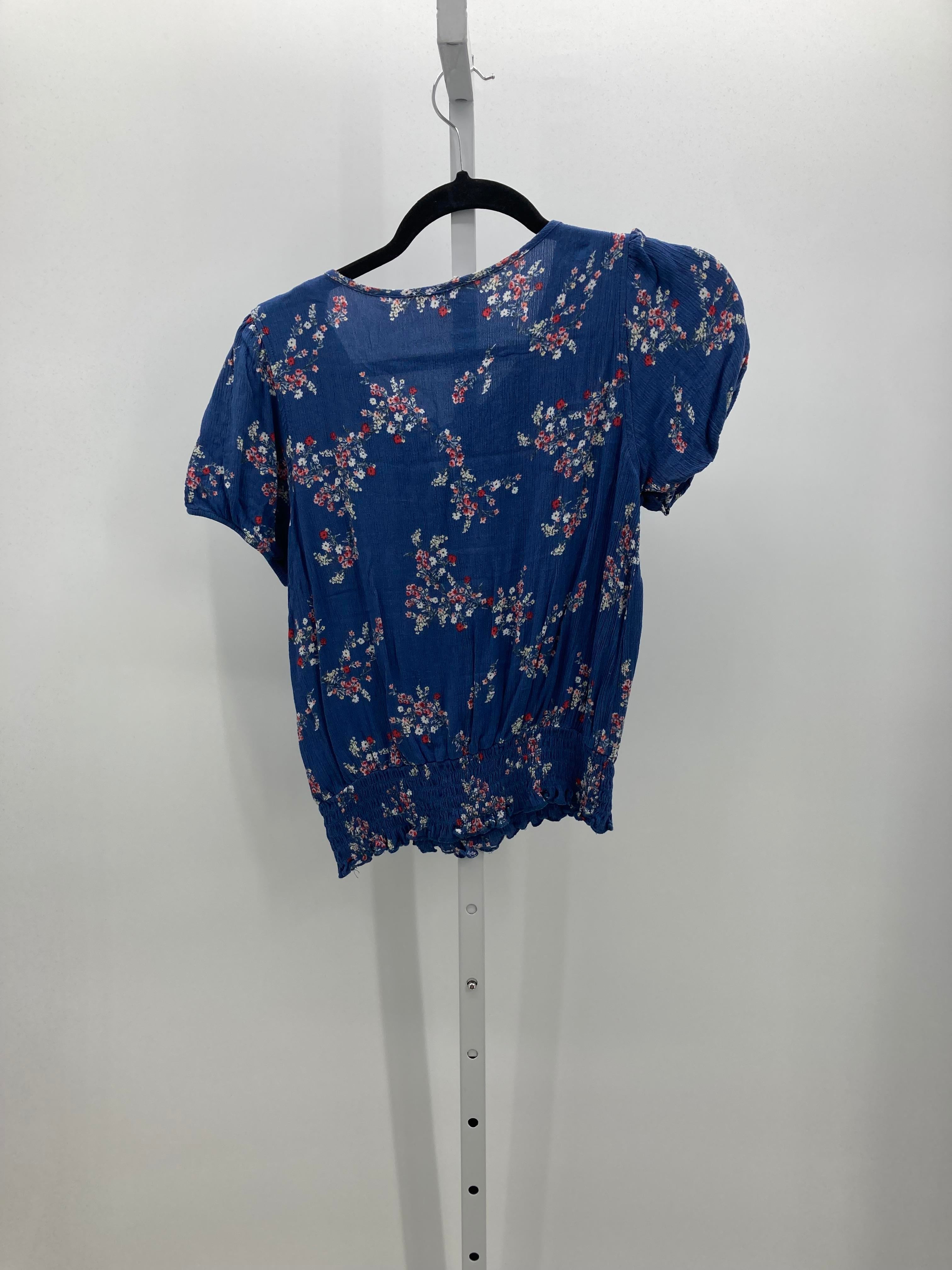Pink Rose Size Small Juniors Short Sleeve Shirt