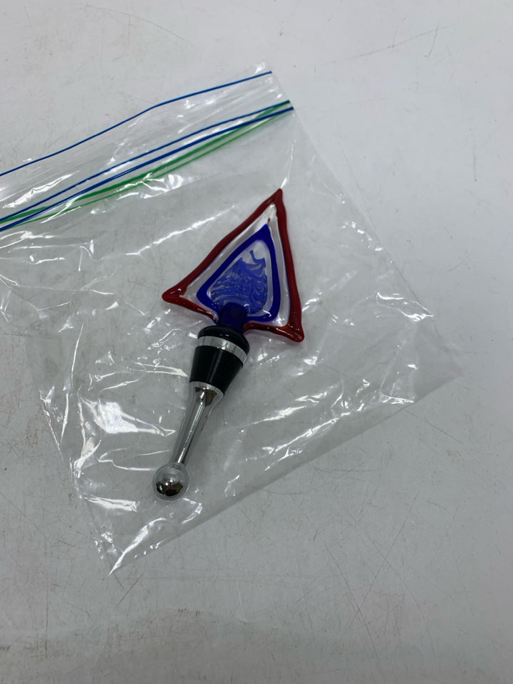 TRIANGLE BLOWN GLASS WINE STOPPER IN BAG.