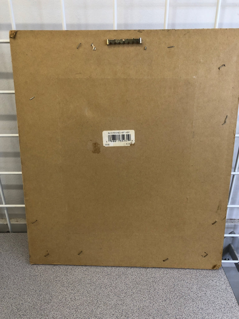 ROOSTER PRINT FACING RIGHT IN GOLD FRAME.