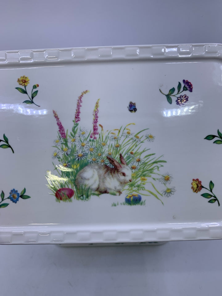 2 PC WHITE RECTANGLE FLORAL BAKER W/ RABBIT COVER GRACE'S PANTRY.