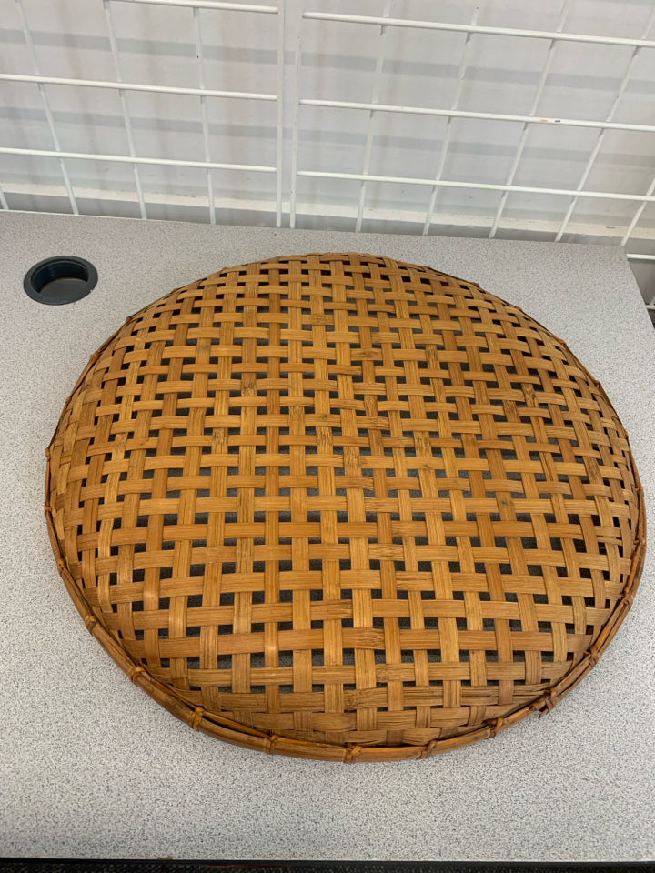 ROUND SHALLOW BAMBOO BASKET/TRAY.