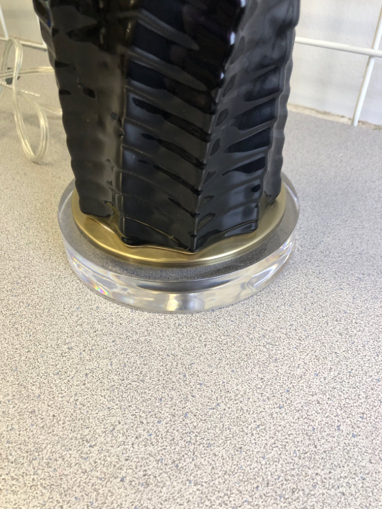 TALL BLACK CERAMIC SWIRL/LINED BASE W/ WHITE SHADE.
