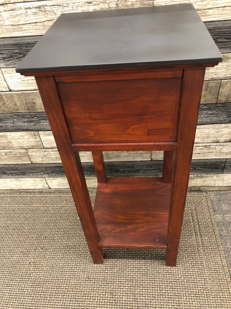 TALL BLACK TOP WOOD BOTTOM SQAURE SIDE TABLE W/ WHITE POLKA DOT KNOB.