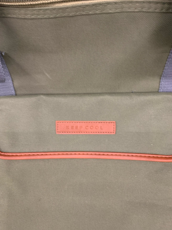 LARGE GREEN INSULATED BAG W/STRIPED INSIDE, LEATHER BOTTOM, OUTER POCKET & HANDL