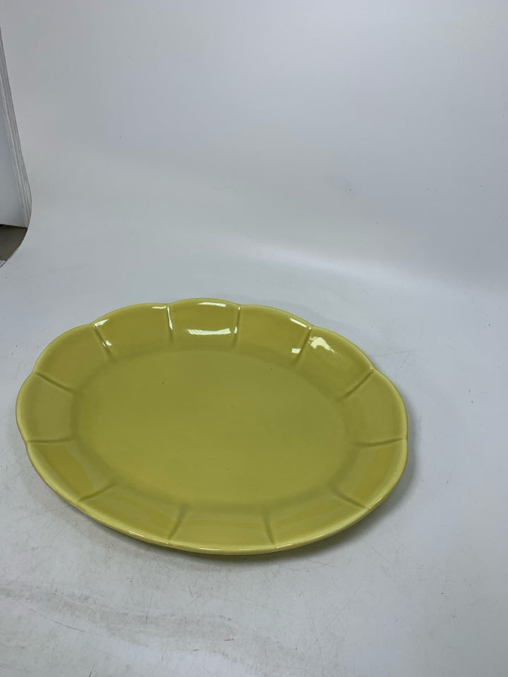 LIME GREEN OVAL PLATTER W/ SCALLOP EDGE.