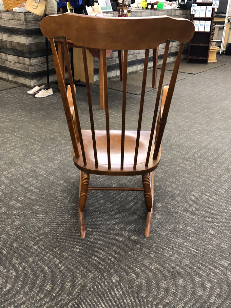 VTG LIGHT WOOD PAINTED ROCKING CHAIR.
