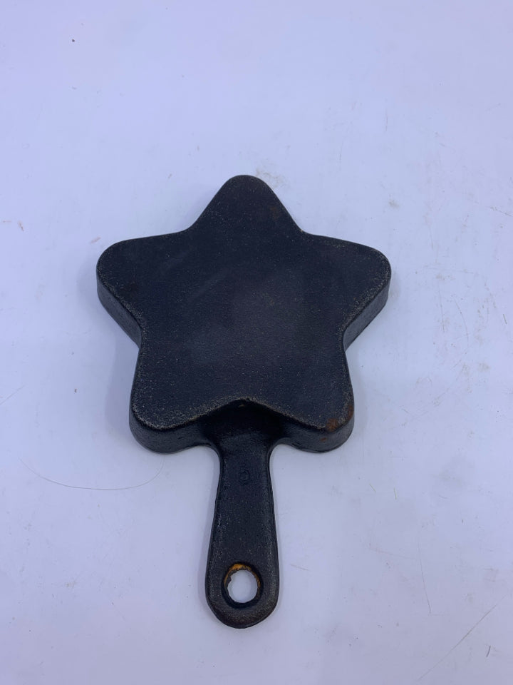 MINI STAR SHAPED CAST IRON SKILLET.