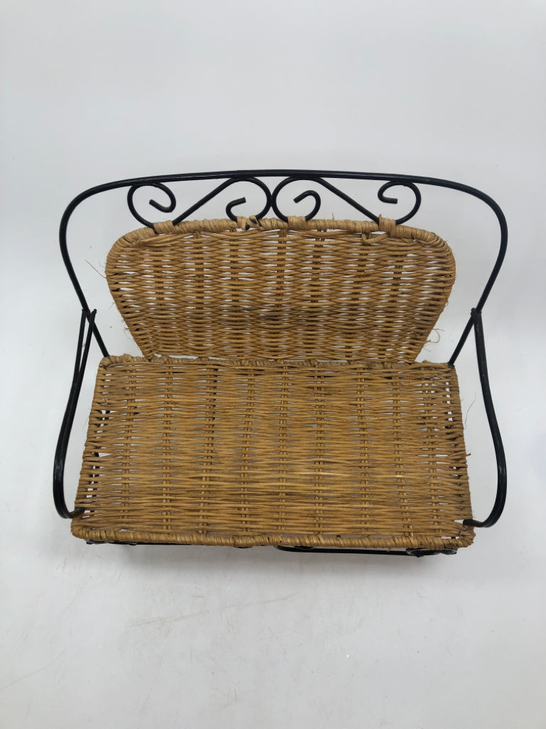 MINI WICKER & METAL BENCH.