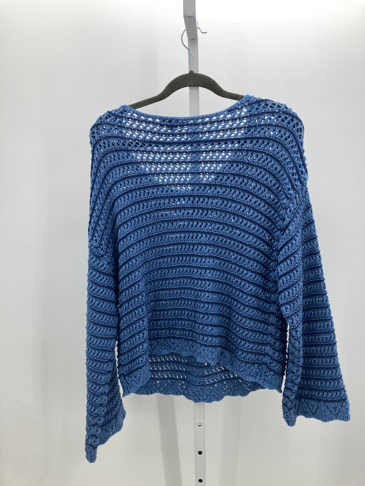 CROCHET SCOOP NECK