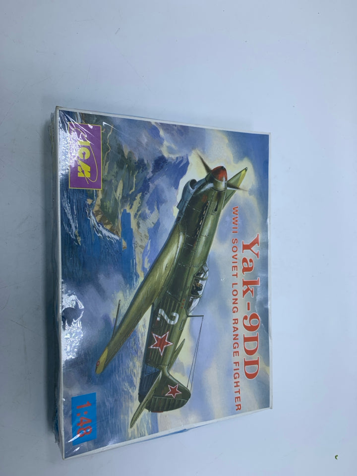 NIB YAK-9DD WW11 SOVIET LONG RANGE FIGHTER MODEL KIT 2010.