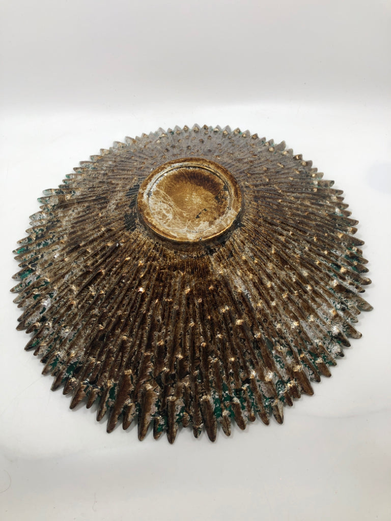 VTG PRESSED ICE CRYSTAL GLASS DECORATIVE BOWL.