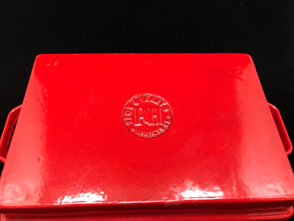 HEAVY RED STONEWARE BAKING DISH W/LID.