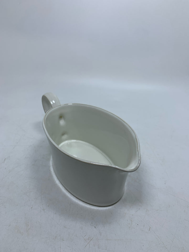 OVAL GRAVY BOAT.