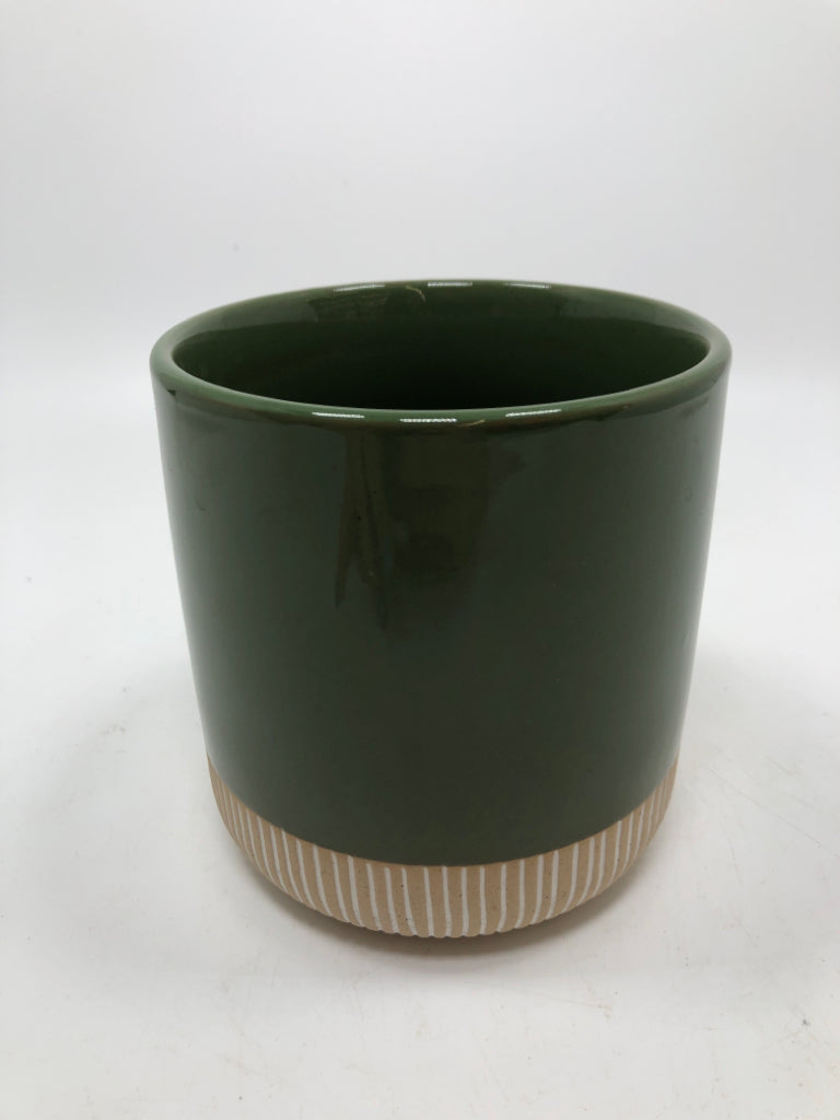 SM GREEN PLANTER.