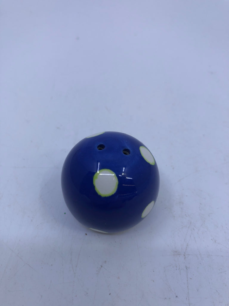 SMALL ROUND BLUE AND WHITE SALT AND PEPPER SHAKERS.