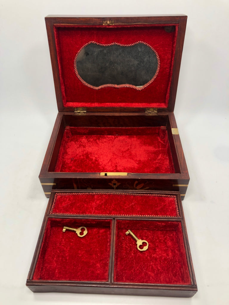VTG HAND CARVED WOODEN JEWELRY BOX W/KEYS.