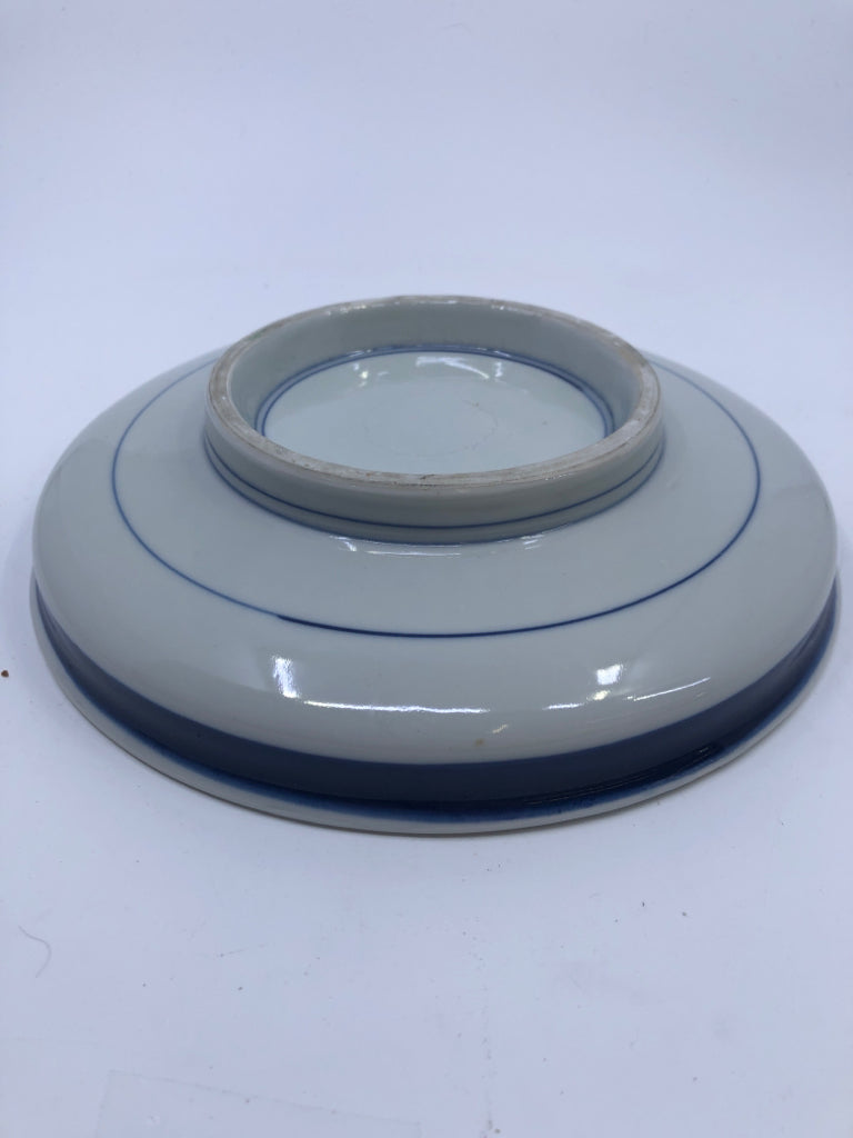 ROUND FOOTED BLUE AND WHITE ASIAN STYLE SERVER.