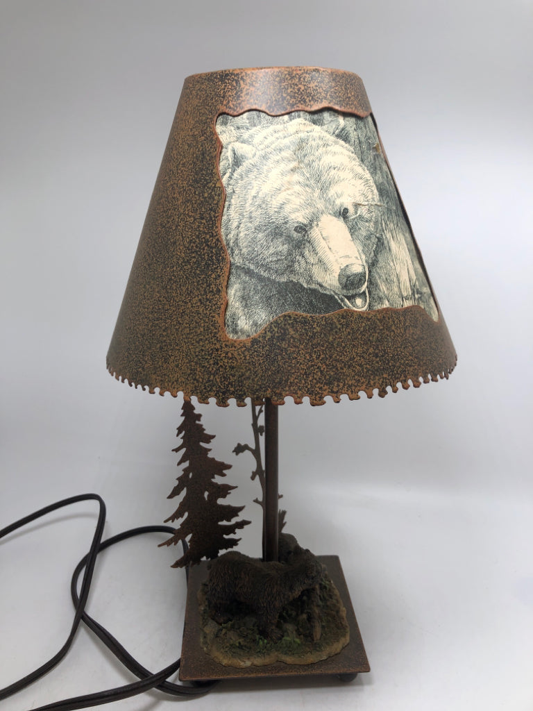 BEAR LAMP W/FIGURINE BASE.