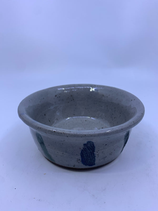 HEAVY DARK GRAY SPECKLED POTTERY W/ GREEN/BLUE LINES BOWL.