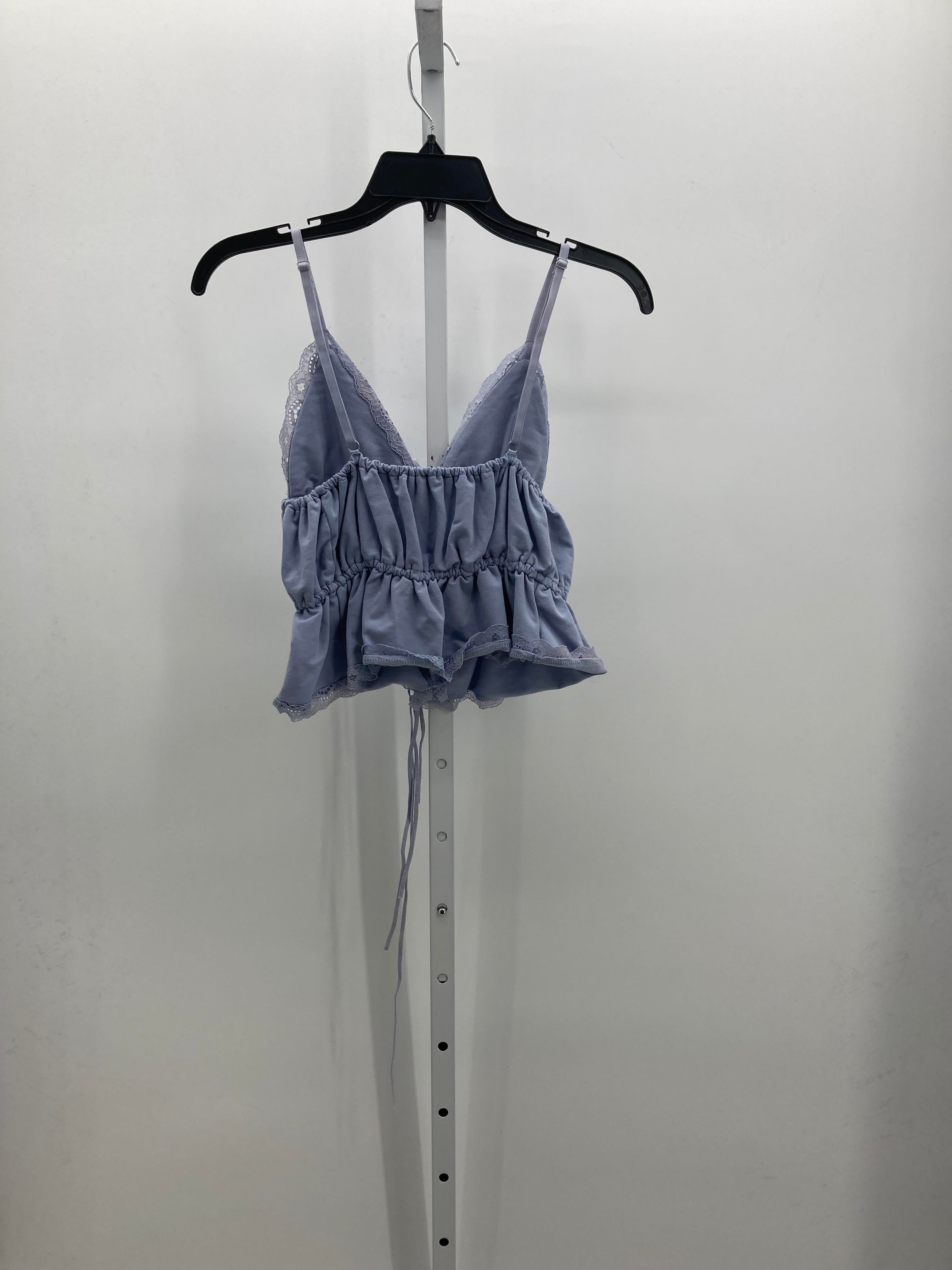 Size Medium Juniors Sleeveless Shirt