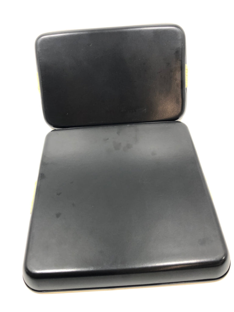 2PC VTG CALLA LILLIE LACQUERWARE NESTING TRAYS.