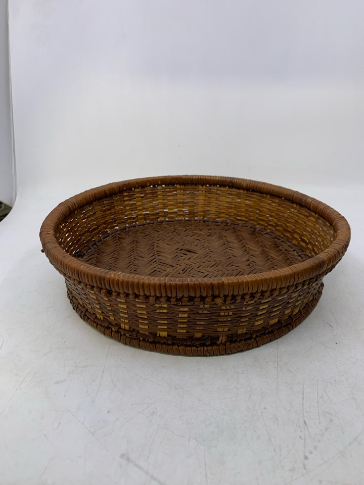 DARK BROWN SHALLOW WOVEN BASKET.