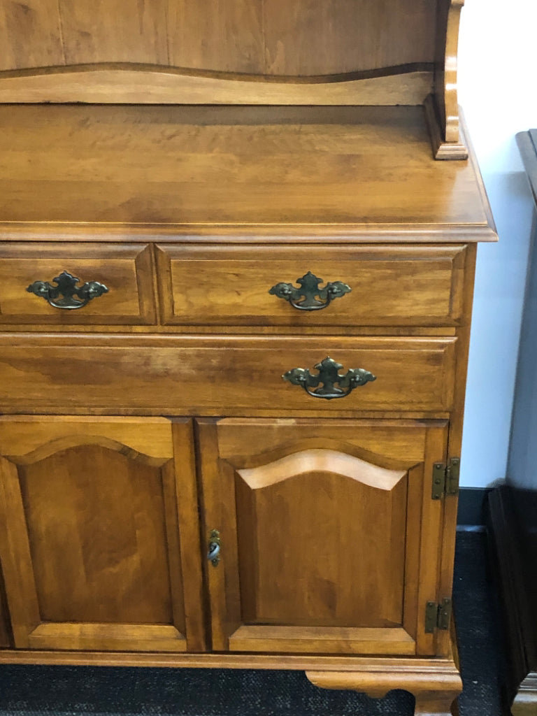 2PC VTG MAPLE BUFFET HUTCH.