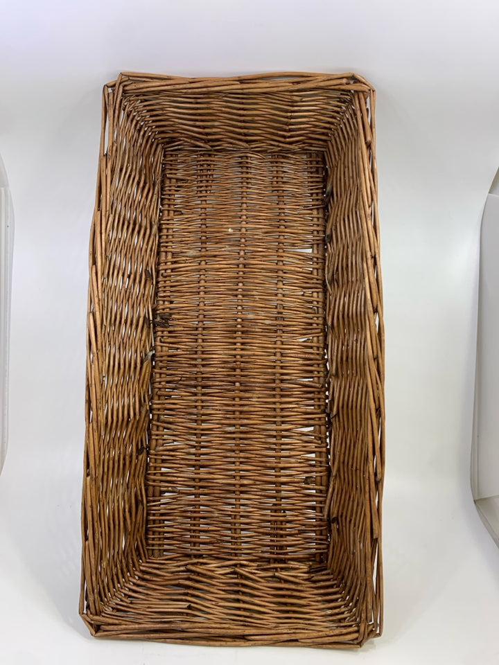SHALLOW WOVEN RECTANGLE BASKET.