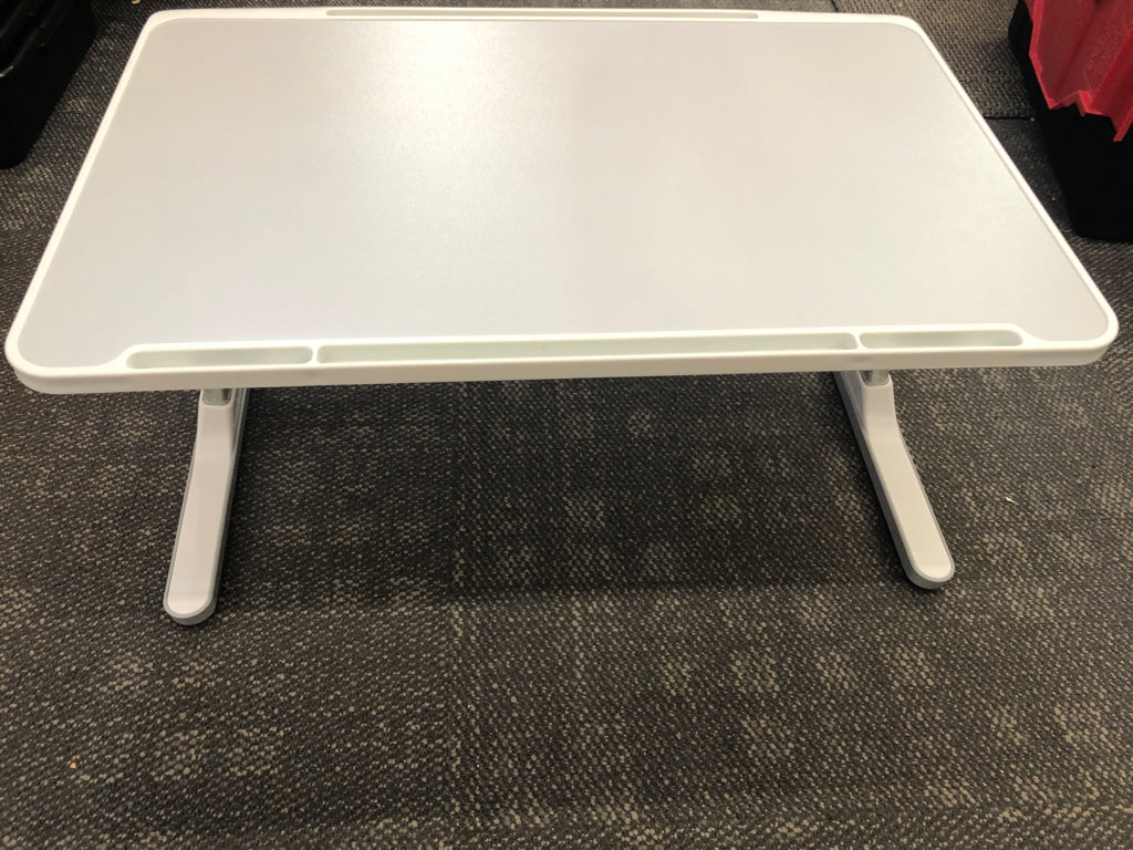WHITE/GREY PLASTIC ADJUSTABLE COMPUTER LAP DESK.
