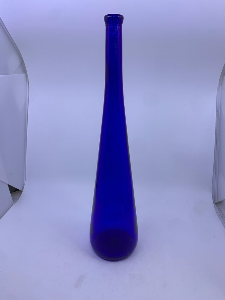 LARGE COBALT DECORATIVE VASE.