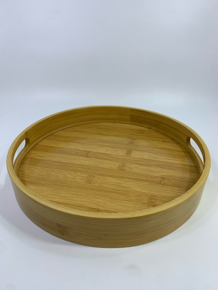 ROUND BAMBOO SERVING TRAY W/HANDLES.