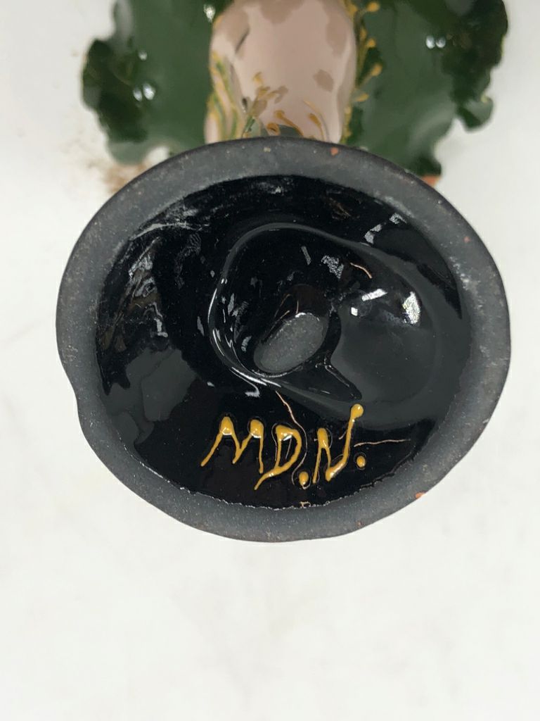 VTG FLORAL CERAMIC VASE W/RUFFLE TOP.