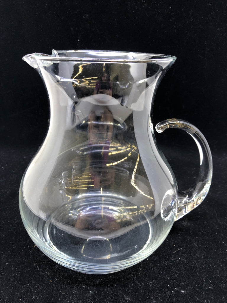 CLEAR GLASS PITCHER WITH ICE LIP.