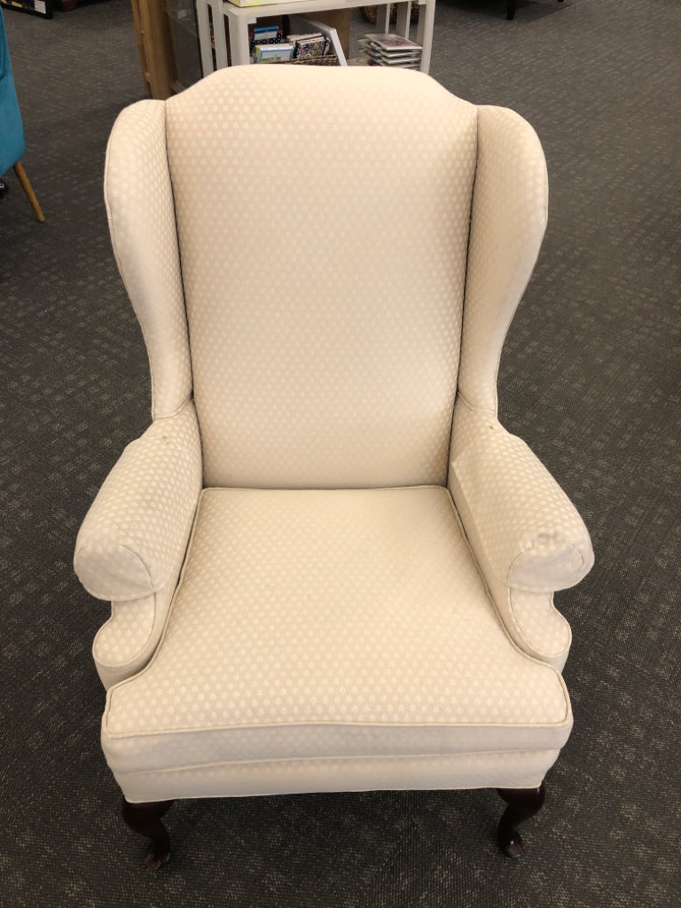 VTG CREAM WING-BACK CHAIR.