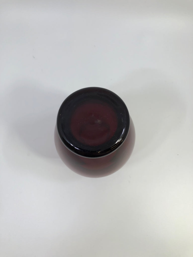 RED GLASS SMALL VASE.