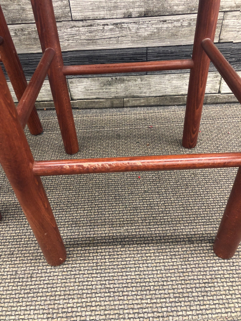2 BAR STOOL CHAIRS WOOD W/ LEATHER.