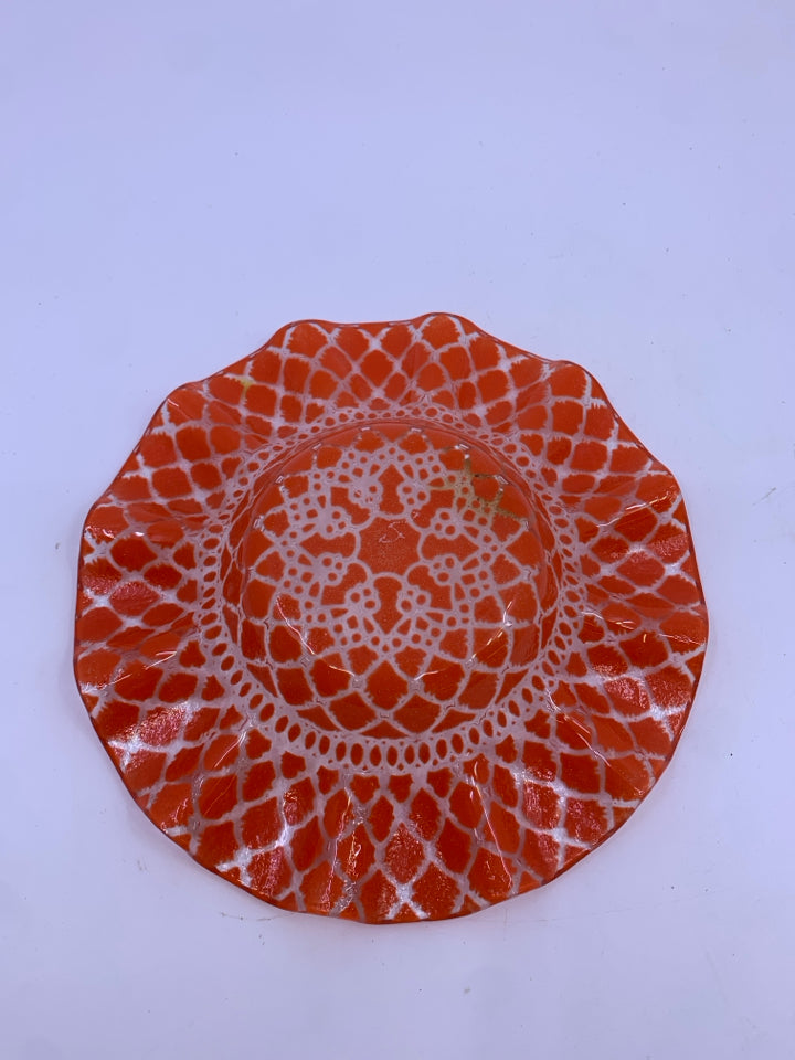 RED RUFFLED FUSED GLASS CANDLE PLATE.