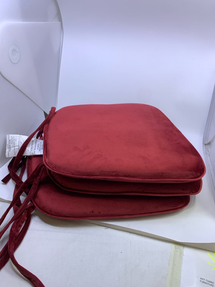 3 VELVET RED SEAT CUSHION W/TIES.