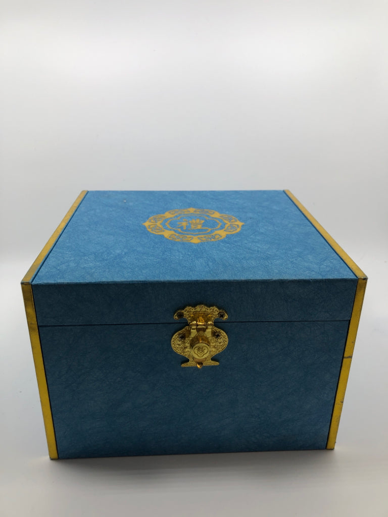 ELEGANT ASIAN-STYLE CANISTER IN BLUE BOX.