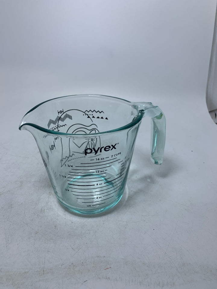 DARTH VADER STAR WARS GLASS EASURING CUP.