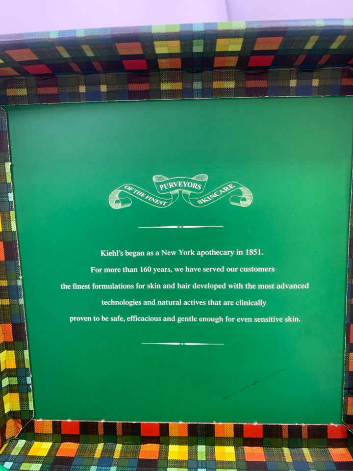 NEW KIEHLS MENS BATH SET.