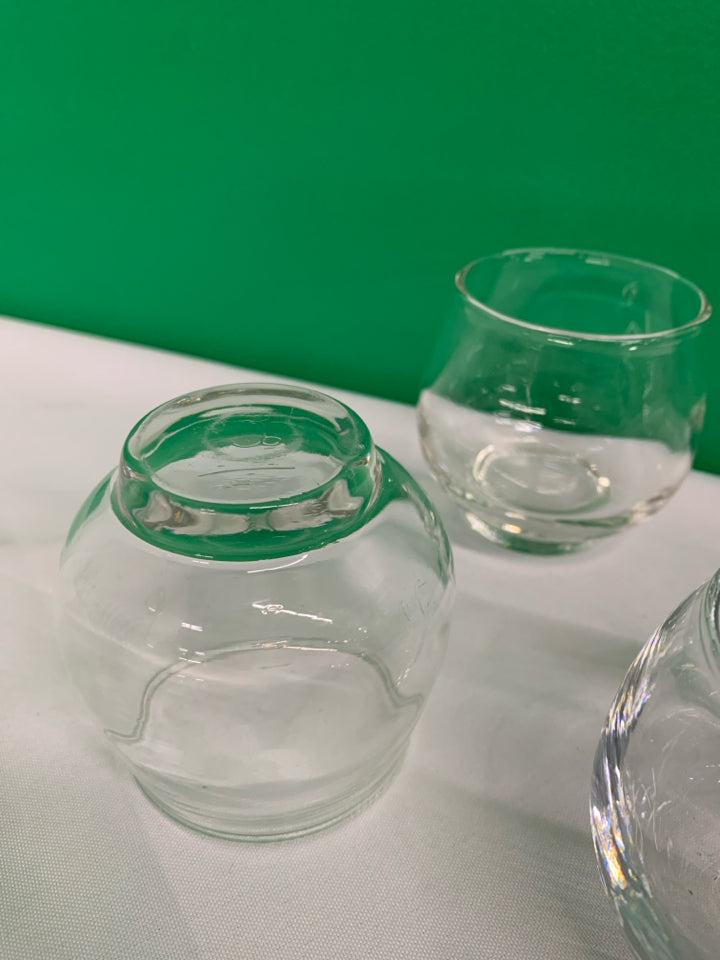 4 SMALL STEMLESS LIQUOR GLASSES.
