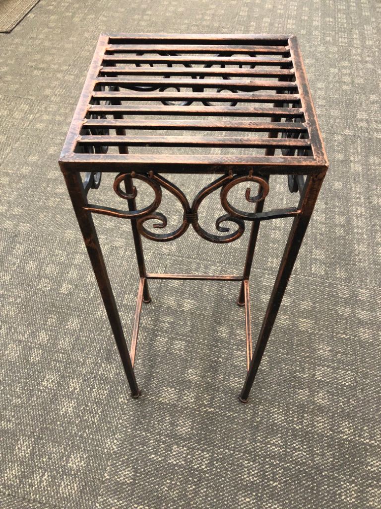 RED DISTRESSED METAL PLANT STAND.