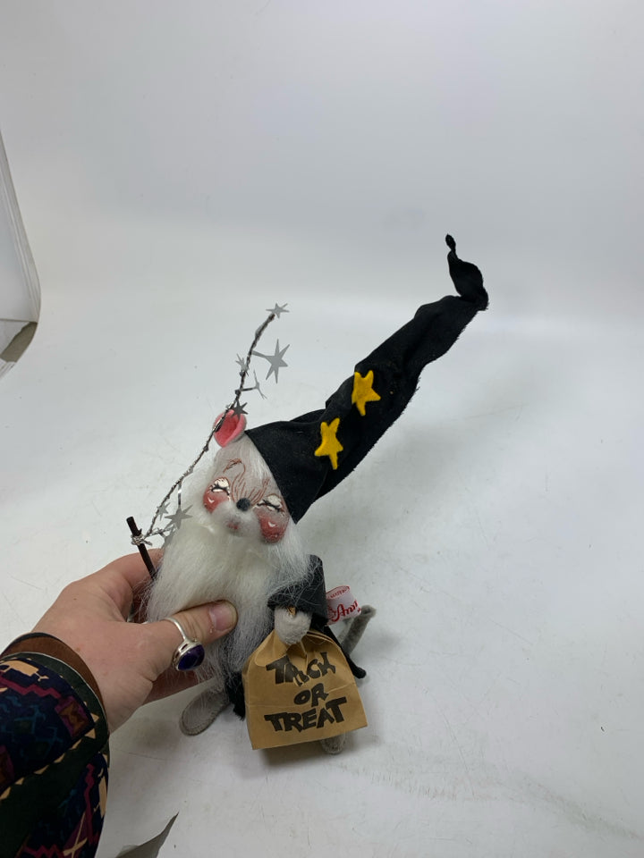 VTG GREY WIZARD MOUSE W/ TRICK OR TREAT BAG 1995.